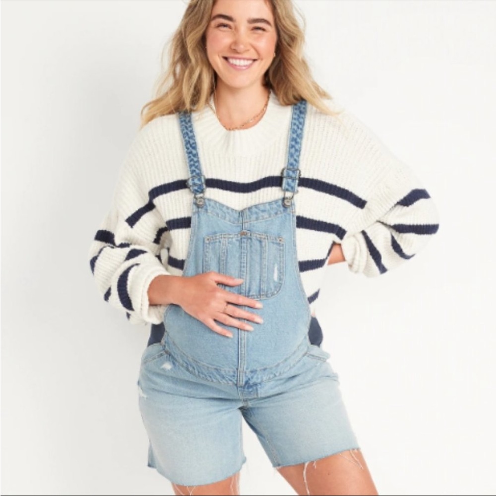 OLD NAVY Maternity Side Panel Slouchy Ripped Jean Short Overalls - 5in Inseam